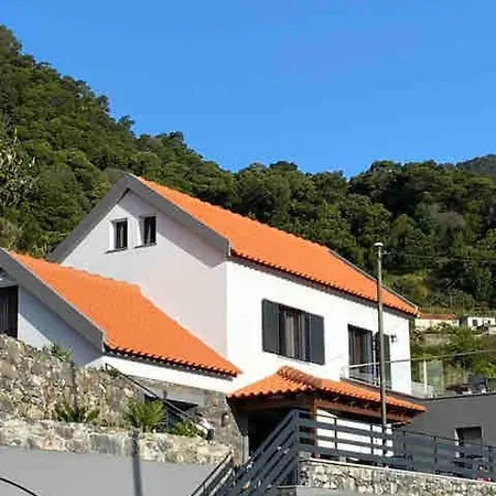 3 Bedroom House With Sea & Mountain Views - 度假居