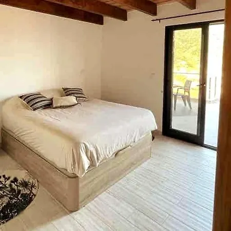 3 Bedroom House With Sea & Mountain Views - Nyaraló