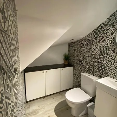 3 Bedroom House With Sea & Mountain Views -