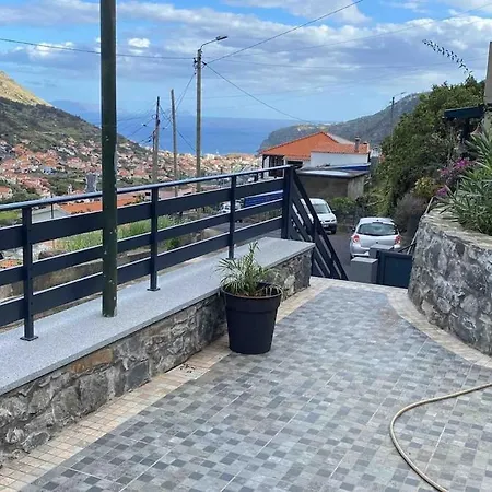 Nyaraló 3 Bedroom House With Sea & Mountain Views -