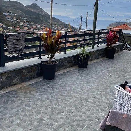 3 Bedroom House With Sea & Mountain Views - Machico